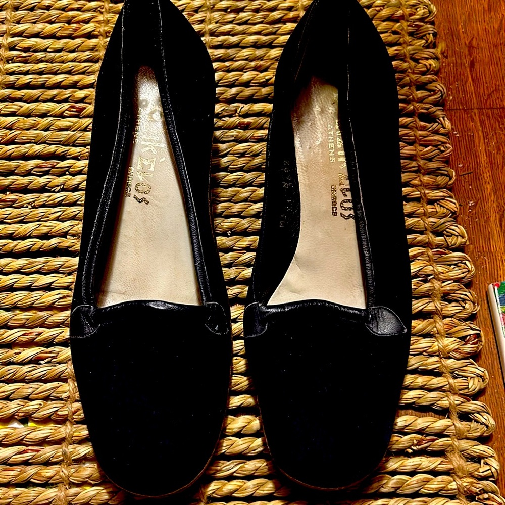 Vintage Pumps from Greece in beautiful black suede and leather.